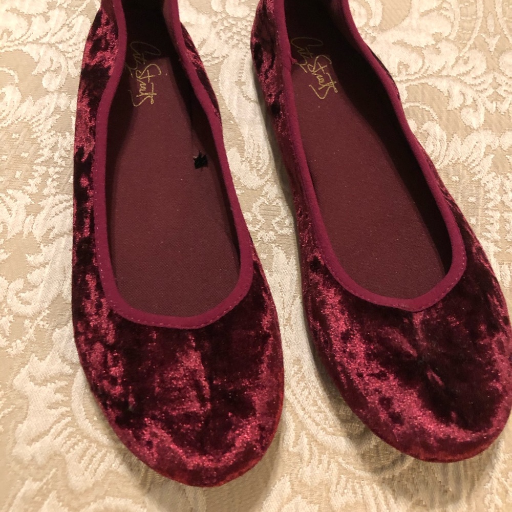 New - City Streets Slippers